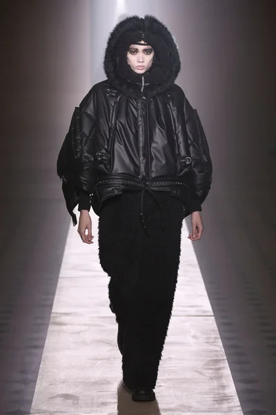 Look 25